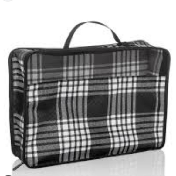 Thirty One packing Cube. Medium Perfectly Plaid - Picture 2 of 6